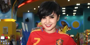 Kelud Erupsi, Yuni Shara Pulang Kampung Bawa Bantuan