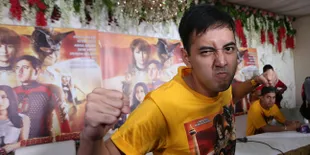 Kemal Palevi Curhat Kostum Superhero Yang Ia Pakai Terlalu Ketat