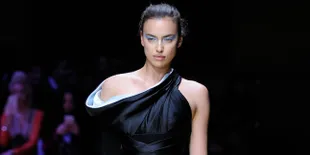 Kembali Langsing Usai Melahirkan, Apa Rahasia Irina Shayk?