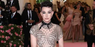 Kemunculan Perdana James Charles Usai Konflik dengan Tati