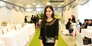 Kenang Hari Ultah, Jessica Iskandar Kunjungi Makam Olga Syahputra