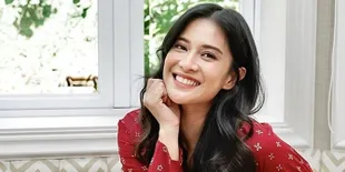 Kenang Mendiang Ayah, Dian Sastro Pajang Foto Lawas Manis Saat Dirinya Masih Balita