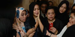 Kenang Suami, Uli: Herman 'Seventeen' Suami dan Ayah yang Bertanggung Jawab
