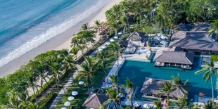 Kenangan Manis Akhir Tahun Liburan di Pantai Jimbaran yang Tak Terlupakan