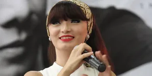 Kenangan Zaskia Gotik di 2013, Hutang Yang Belum Lunas