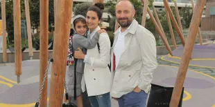 Kencan Manis Halit Ergenc dan Putranya, Hangat Bikin Iri