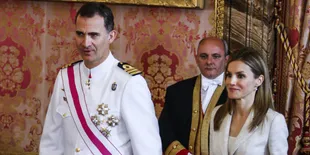 Kencan Romantis, Penampilan Ratu Letizia Bikin Pangling