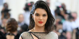 Kencan Sama Ben Simmons, Kendall Jenner Cantik Tanpa Make Up