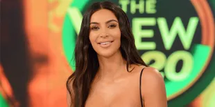 Kencan Sama Kanye West, Kim Kardashian Pamer Lekuk Tubuh Aduhai