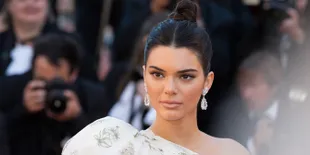 Kendall Jenner Kembali Tertangkap Kencan Bareng Anwar Hadid