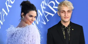 Kendall Jenner Ketahuan Cium Mesra Anwar, Adik Gigi Hadid