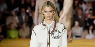 Kendall Jenner Mendadak Ganti Warna Rambut Jadi Blonde, Makin Cantik Atau ...