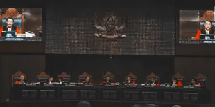 Keputusan Final! MK Tolak Semua Gugatan Tim Prabowo dan Sandiaga Uno