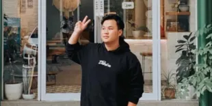 Kerap Beri Sembako ke Driver Ojol, Ini Makna Berbagi Menurut Seleb TikTok Andrew Dinata