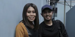 Kerap Dicemburui, Suami Evi Masamba: Susah Jadi Suami Artis Tapi Tak Berguna
