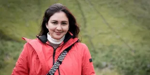 Kerja di Rumah, Donna Agnesia Tetap Tampil Cantik dengan Outfit yang Kece