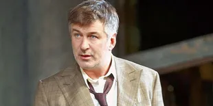 Kesal, Alec Baldwin Hajar Paparazzi di Depan Umum!