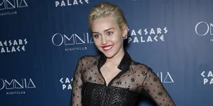 Ketahuan! Miley Cyrus &#38; Stella Maxwell Tertangkap Tidur Sehotel