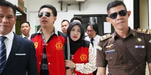 Ketahuan Nongkrong di Kafe, Pengacara Benarkan Pablo Benua dan Rey Utami Keluar Tahanan - Izin Jenguk Ibunda yang Sedang Sekarat
