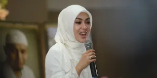 Ketemu Burung Pelikan di Australia, Syahrini: Aku Pikir Patung 'Welcome'