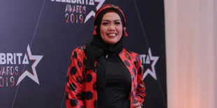 Ketemu Gisella Anastasya dan Tyas Mirasih di Polda Jatim, Elly Sugigi Ikut Bikin TikTok Bareng