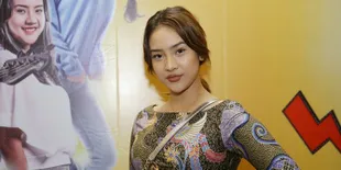 Ketika Anya Geraldine Kenakan Hijab, Cantik Bikin Hati Adem