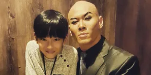 Ketika Azkanio Belajar Renang Dengan Deddy Corbuzier, Berhasil?
