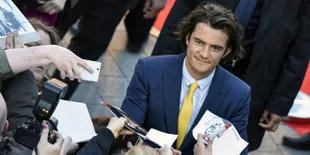 Ketika Orlando Bloom Jadi Rebutan Bidadari Cantik, Awas Iri!