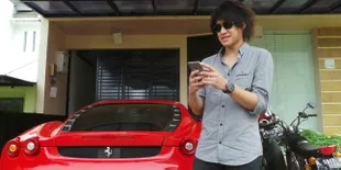 Kevin Aprilio Buktikan Bisa Nyetir di Jalan Sempit Tanpa Terjepit