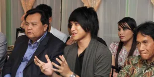 Kevin Aprilio: Saya Tak Sedang Bangkrut!