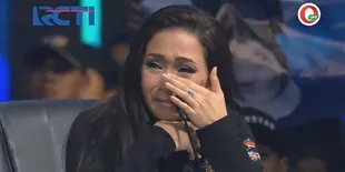 Kevin Tersisih di Top 10 Indonesian Idol, Maia Estianty Menangis Tersedu