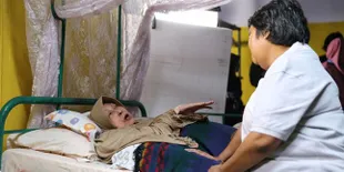 Khawatir Kembali Banjir, Keluarga 'Si Doel' Ungsikan Aminah Cendrakasih