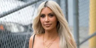 Kim Kardashian Hapus Foto Kartu Natal di Instagram Gara-Gara Kylie Jenner?