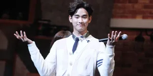 Kim Soo Hyun Rela Kedinginan Demi 'Ice Bucket Challenge'