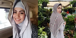 Kini Berhijab, Cantiknya Kartika Putri Dalam Pemotretan Serba Warna Pink!