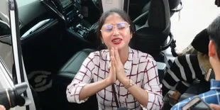 Kisah Dewi Perssik Sebelum Terkenal, Sempat Tidur di Kos-kosan Triplek - Cari Uang Bareng Anak Jalanan