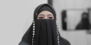 Kisah Hidup Peggy Melati Sukma, Terjebak di Negara Konflik - Kena Tumor