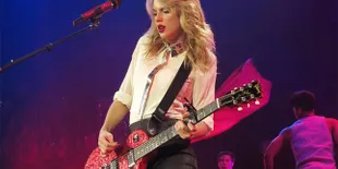 Kisah Taylor Swift Belajar Gitar Hingga Jarinya Terluka