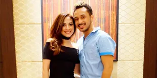 Kocak Tapi Romantis, Saat Giring Nidji Jadi Makeup Artist Istri