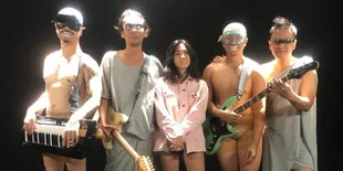 Kolaborasi Joko In Berlin dan Shyclops Rilis Video Musik Overthinking, Suguhkan Nuansa Warna Elektrik Pop