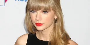 Koleksi Red Lipstick Taylor Swift
