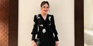 Komentar Iis Dahlia di Unggahan Ayu Ting Ting Bikin Penasaran Netizen