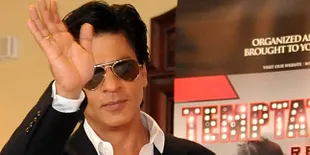 Kompak dan Lucu, AbRam dan Shahrukh Khan Pose Identik Bak Rapper