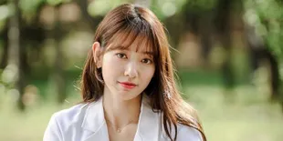 Kompak dan Manis! Park Shin Hye Tidur Berdiri di BTS 'Doctors'