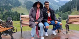 Kompak Dengan Outfit Pink, Vin Rana &#38; Pacar Prewed di Indonesia?