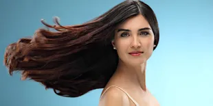 Kompak, Tuba Buyukustun 'Cinta Elif' Antar Putri Kembar Sekolah