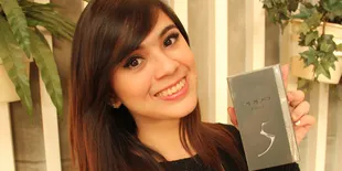 Kompaknya Nycta Gina dan Bekti Dalam Urusan Gadget