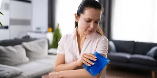 Kompres Es vs Kompres Hangat, Mana yang Lebih Ampuh Atasi Nyeri?