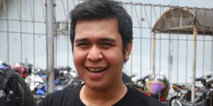 Kondisi di Sekeliling Makam Olga Syahputra Rusak