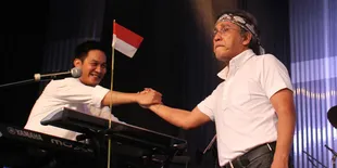 Konser Plastik Iwan Fals Bangkitkan Perasaan Penonton
